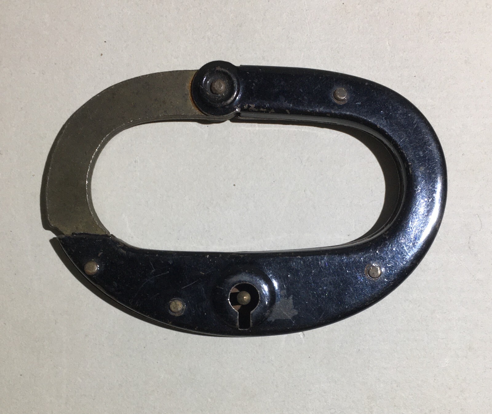 Lucchetto Ovalare In Metallo E Ottone, Metà Del XX Secolo