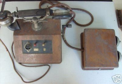 Insieme Di Cinque Antichi Strumenti Tecnici E Telefono d'Epoca