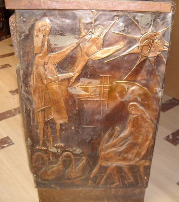 Mobile Credenza Artistica Con Applicazioni In Rame Sbalzato