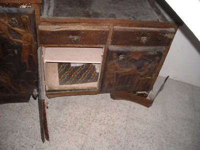 Mobile Credenza Artistica Con Applicazioni In Rame Sbalzato