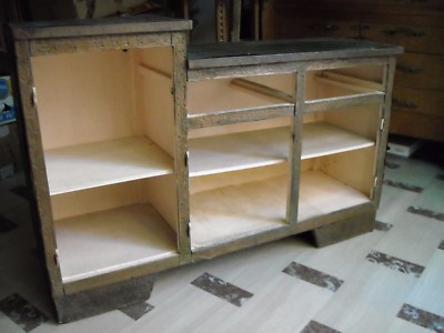 Mobile Credenza Artistica Con Applicazioni In Rame Sbalzato