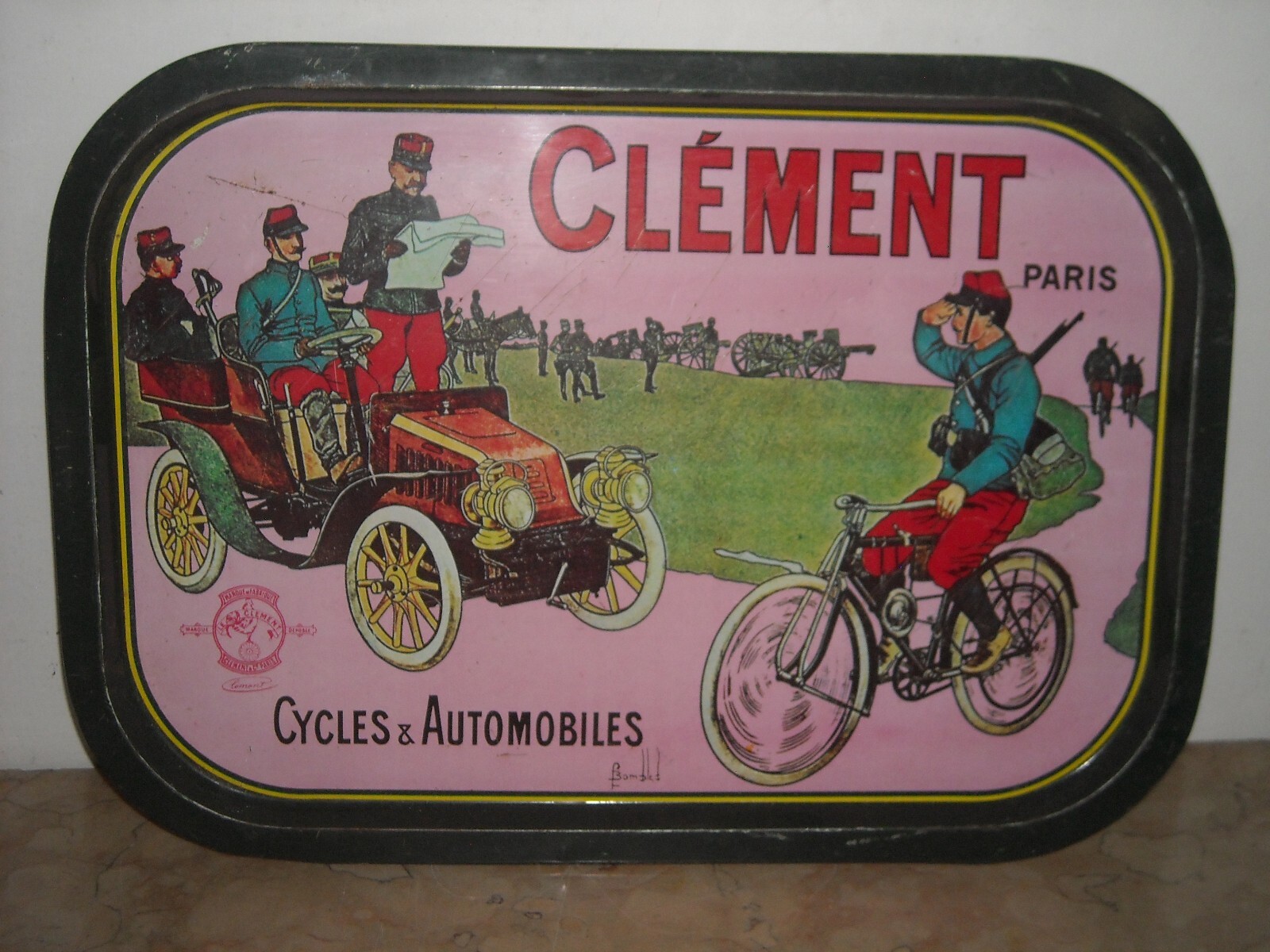 Vassoio Pubblicitario Clement Paris Con Scena Militare E Automobili d'Epoca