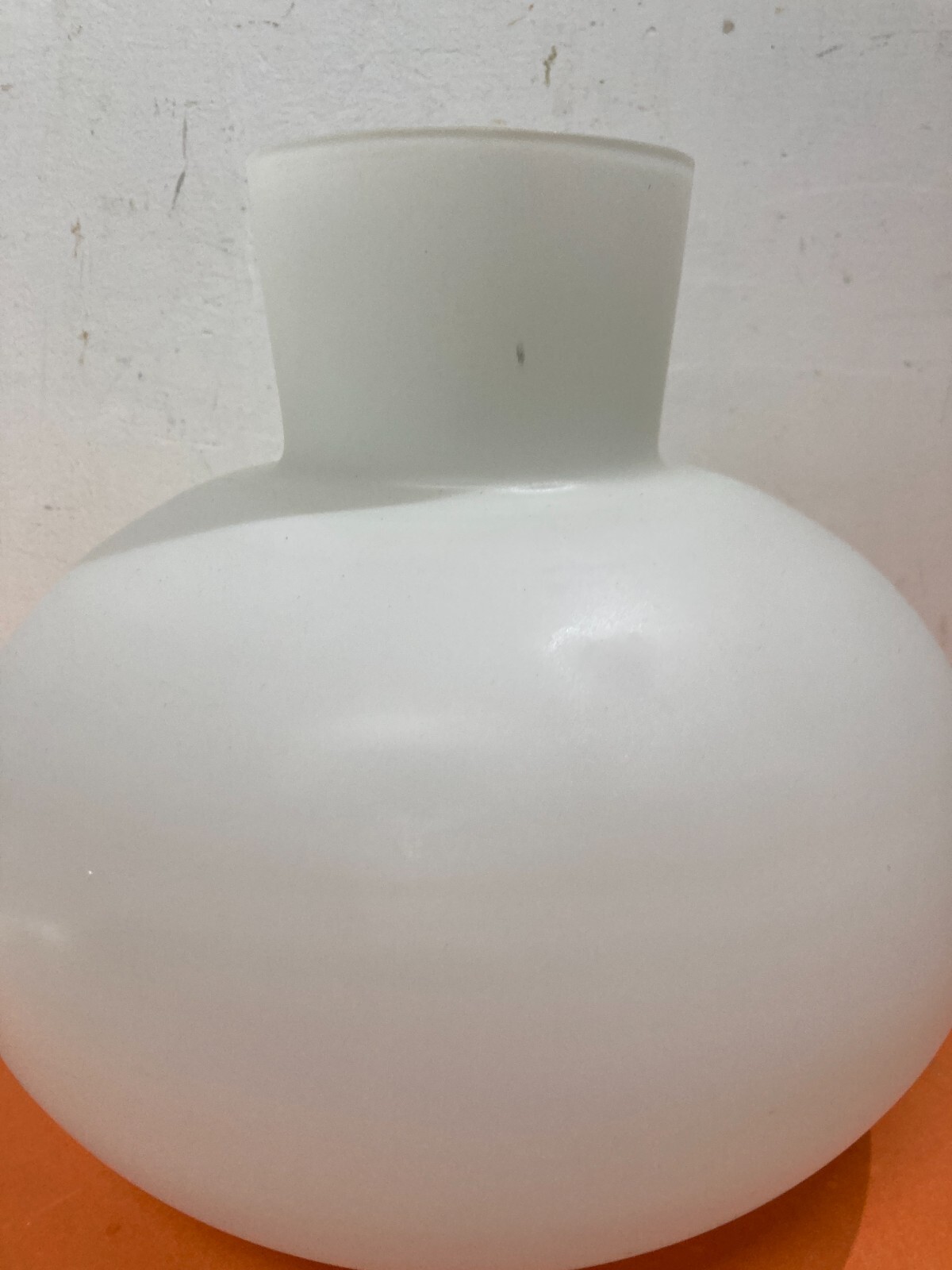 Modernariato, Design Decorativo: Vaso In Vetro Bianco Satinato