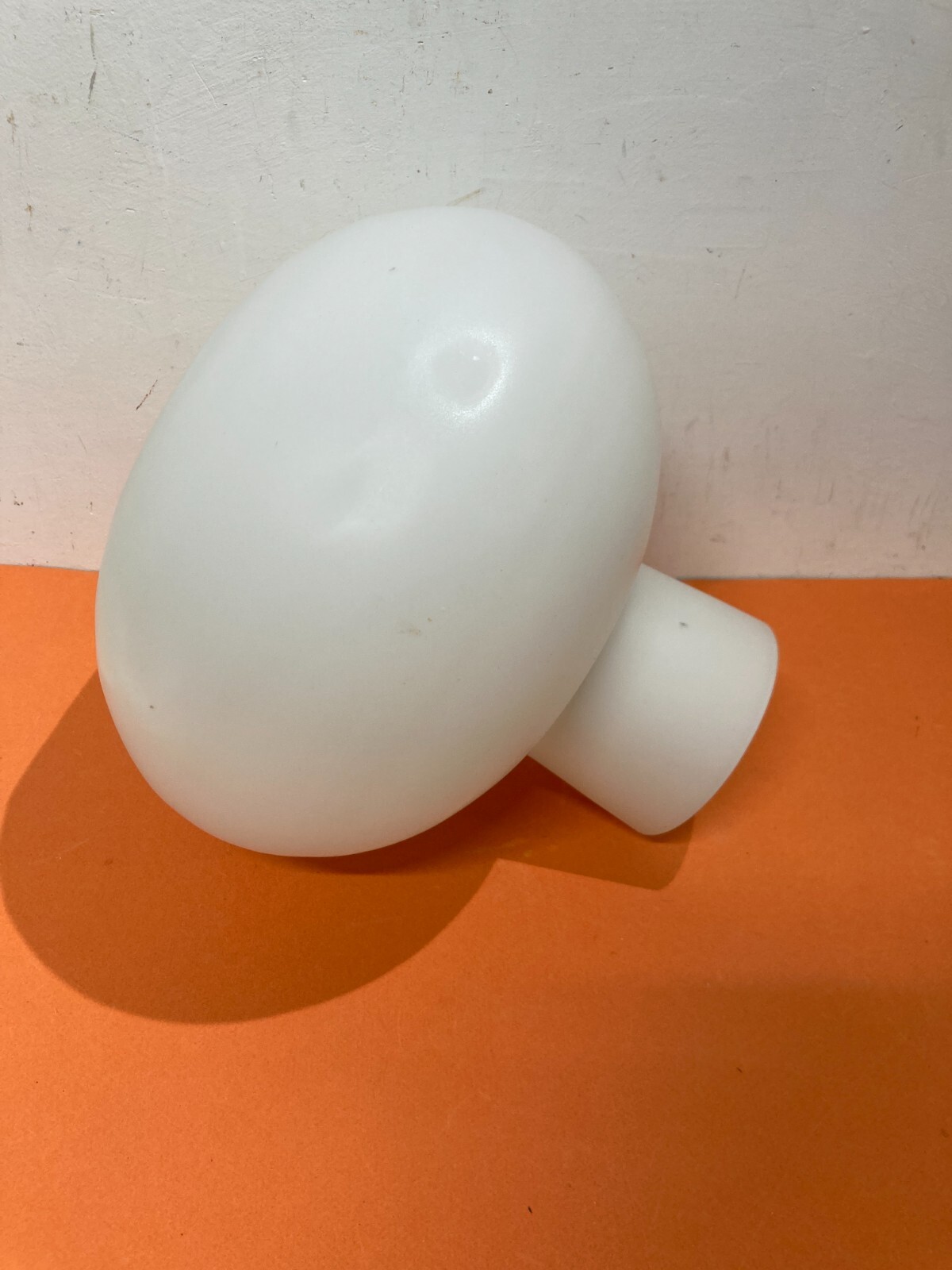 Modernariato, Design Decorativo: Vaso In Vetro Bianco Satinato