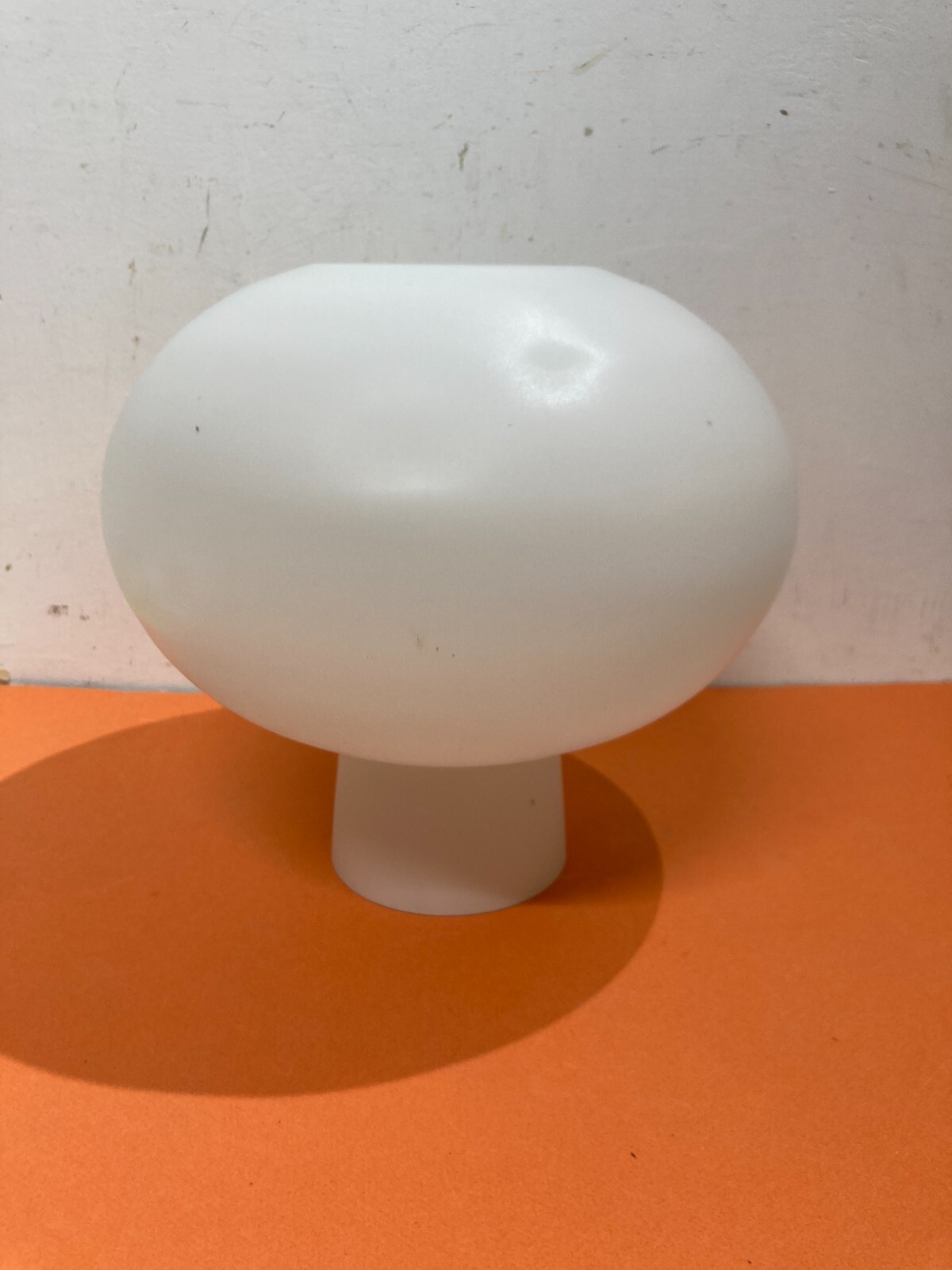 Modernariato, Design Decorativo: Vaso In Vetro Bianco Satinato