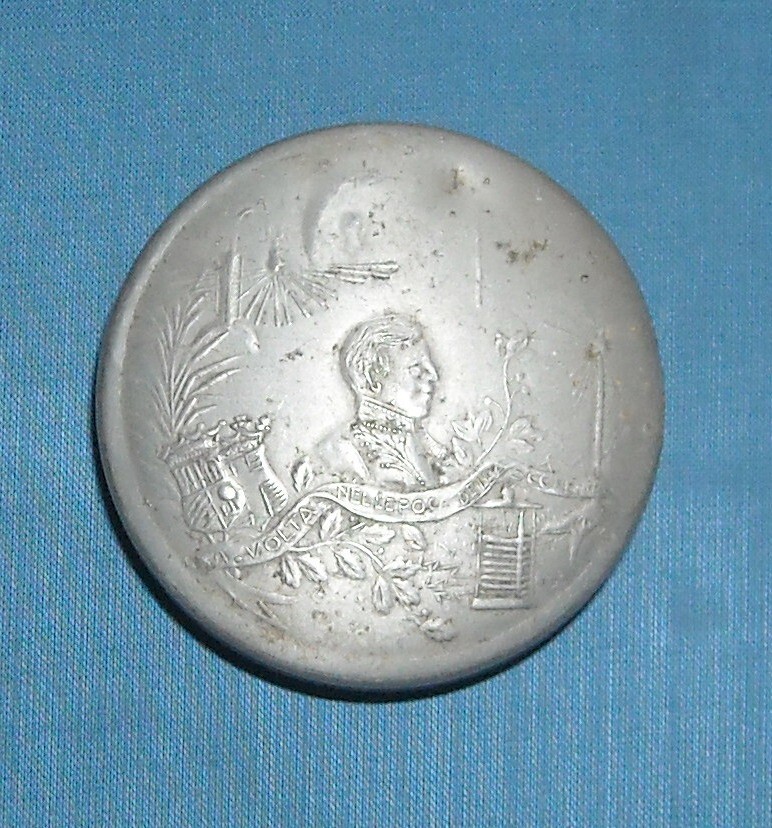 Alessandro Volta: Astuccio Commemorativo In Metallo Con Ritratto E Allegoria Araldica