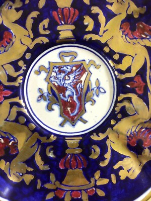 Piatto Araldico In Ceramica Di Deruta Con Draghi Alati
