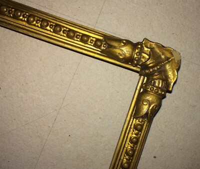 Cornice Dorata Del XIX Secolo In Legno Con Rilievi