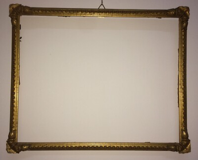 Cornice Dorata Del XIX Secolo In Legno Con Rilievi