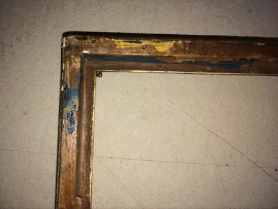 Cornice Dorata Del XIX Secolo In Legno Con Rilievi