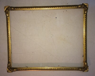 Cornice Dorata Del XIX Secolo In Legno Con Rilievi