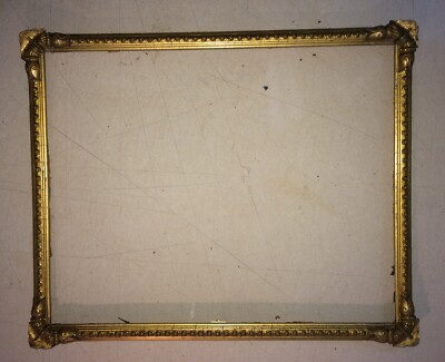 Cornice Dorata Del XIX Secolo In Legno Con Rilievi
