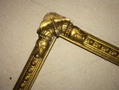Cornice Dorata Del XIX Secolo In Legno Con Rilievi
