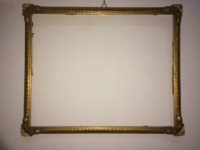 Cornice Dorata Del XIX Secolo In Legno Con Rilievi