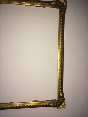 Cornice Dorata Del XIX Secolo In Legno Con Rilievi
