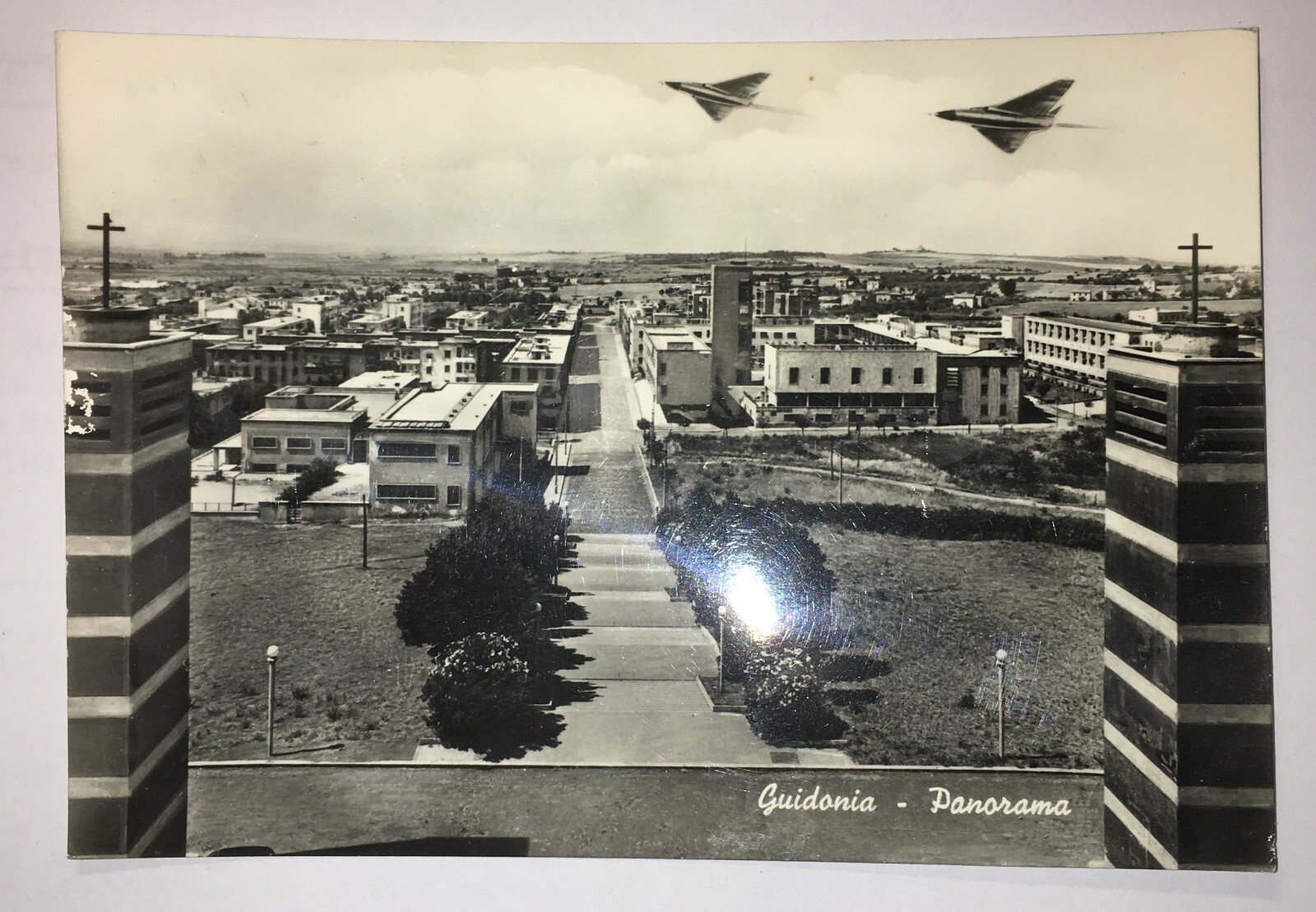 Guidonia: Veduta Fotografica Panoramica Con Aerei In Volo