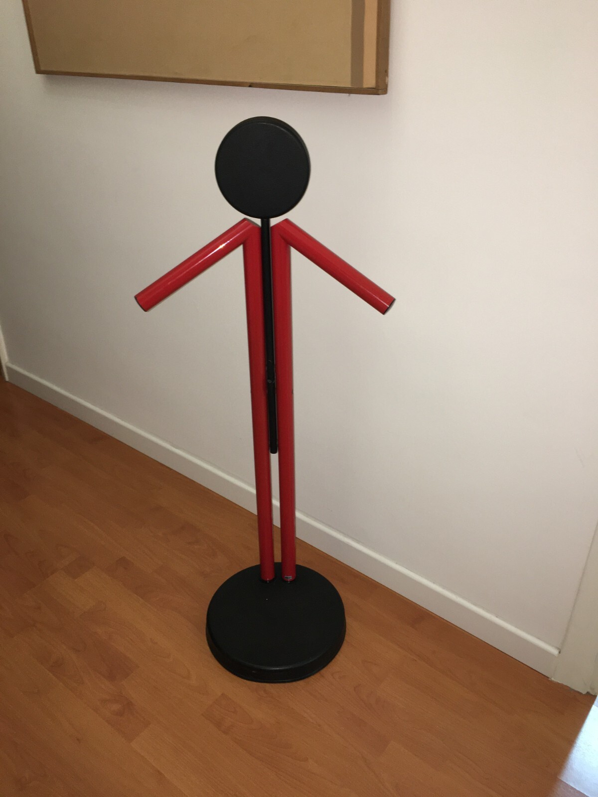 Complemento d'Arredo Di Design: Appendiabiti Stilizzato Marcato Airon