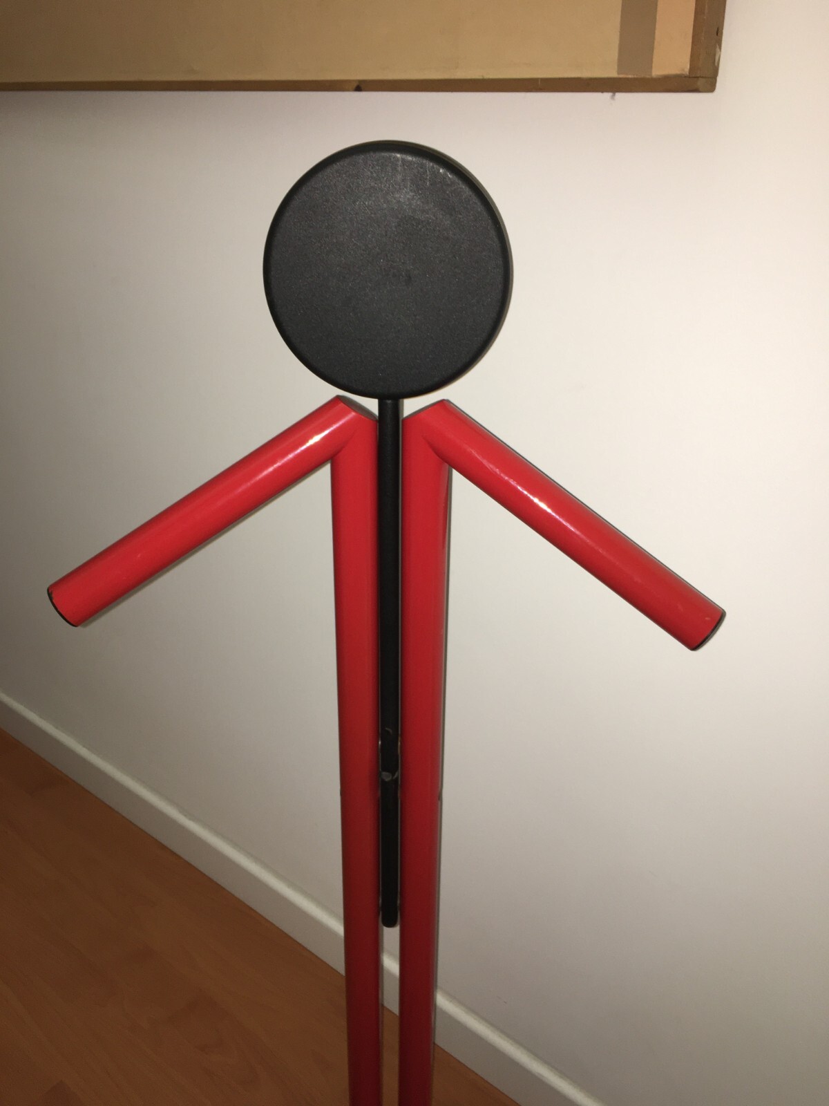 Complemento d'Arredo Di Design: Appendiabiti Stilizzato Marcato Airon