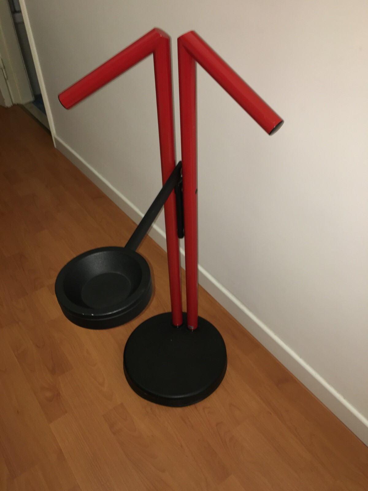 Complemento d'Arredo Di Design: Appendiabiti Stilizzato Marcato Airon