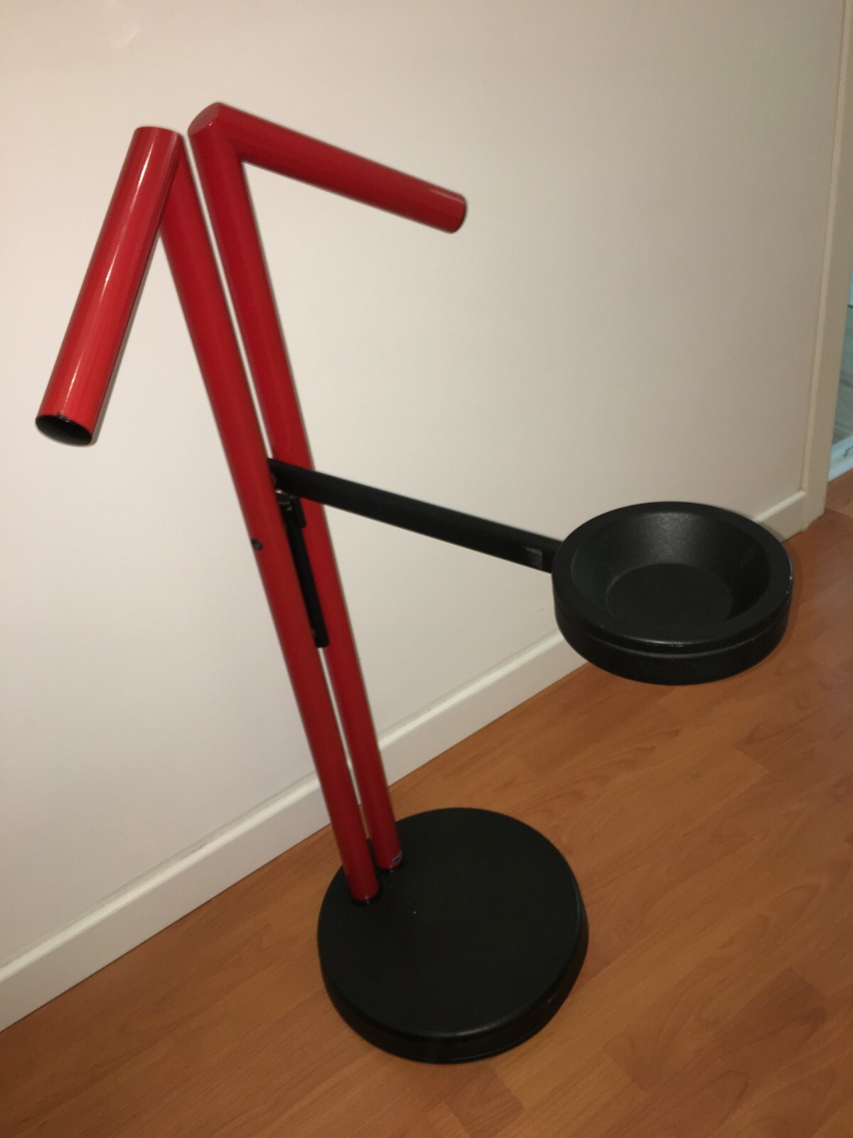 Complemento d'Arredo Di Design: Appendiabiti Stilizzato Marcato Airon