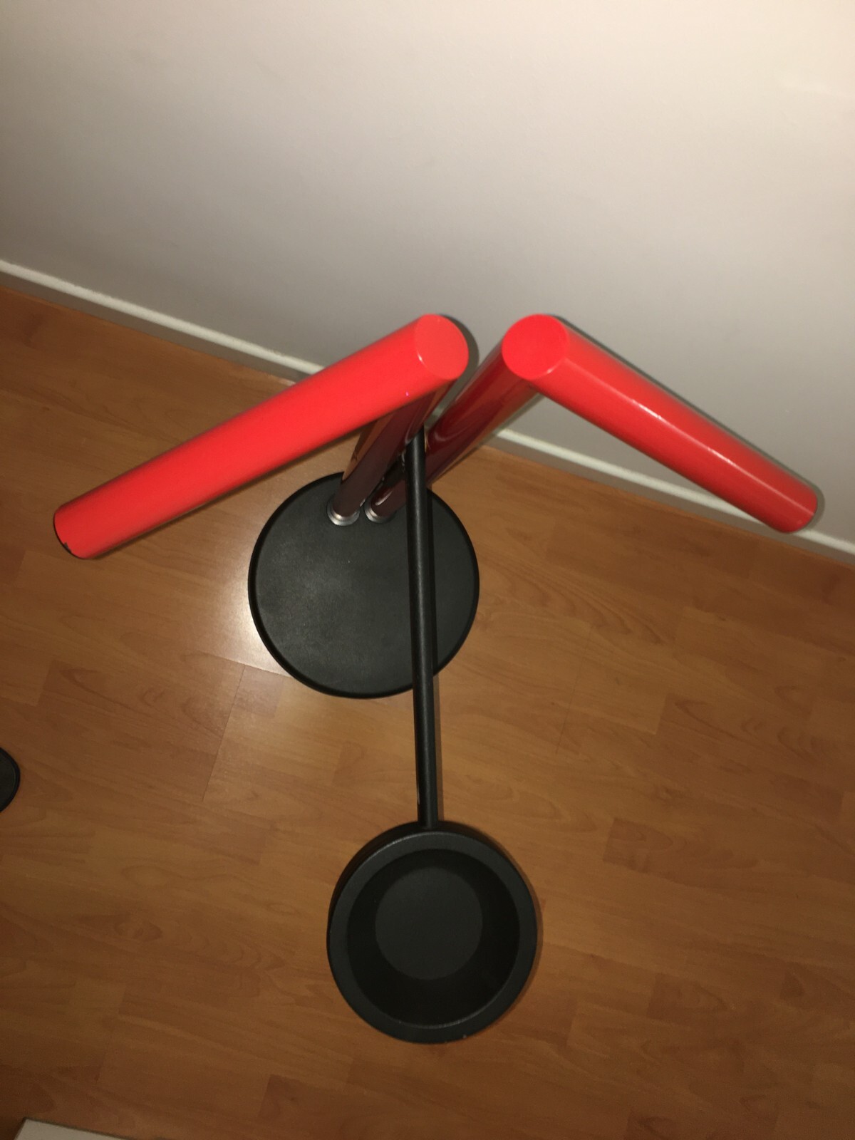 Complemento d'Arredo Di Design: Appendiabiti Stilizzato Marcato Airon