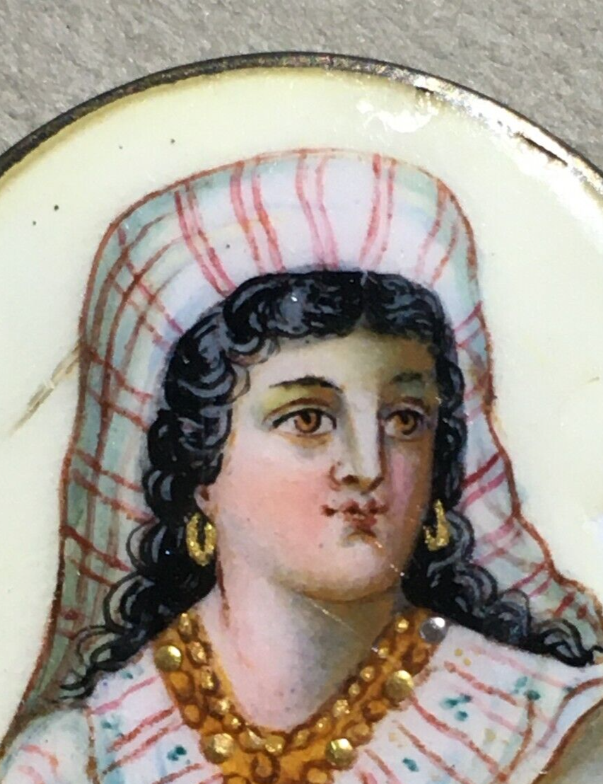 Ritratto Femminile In Costume Tradizionale: Miniatura A Smalto
