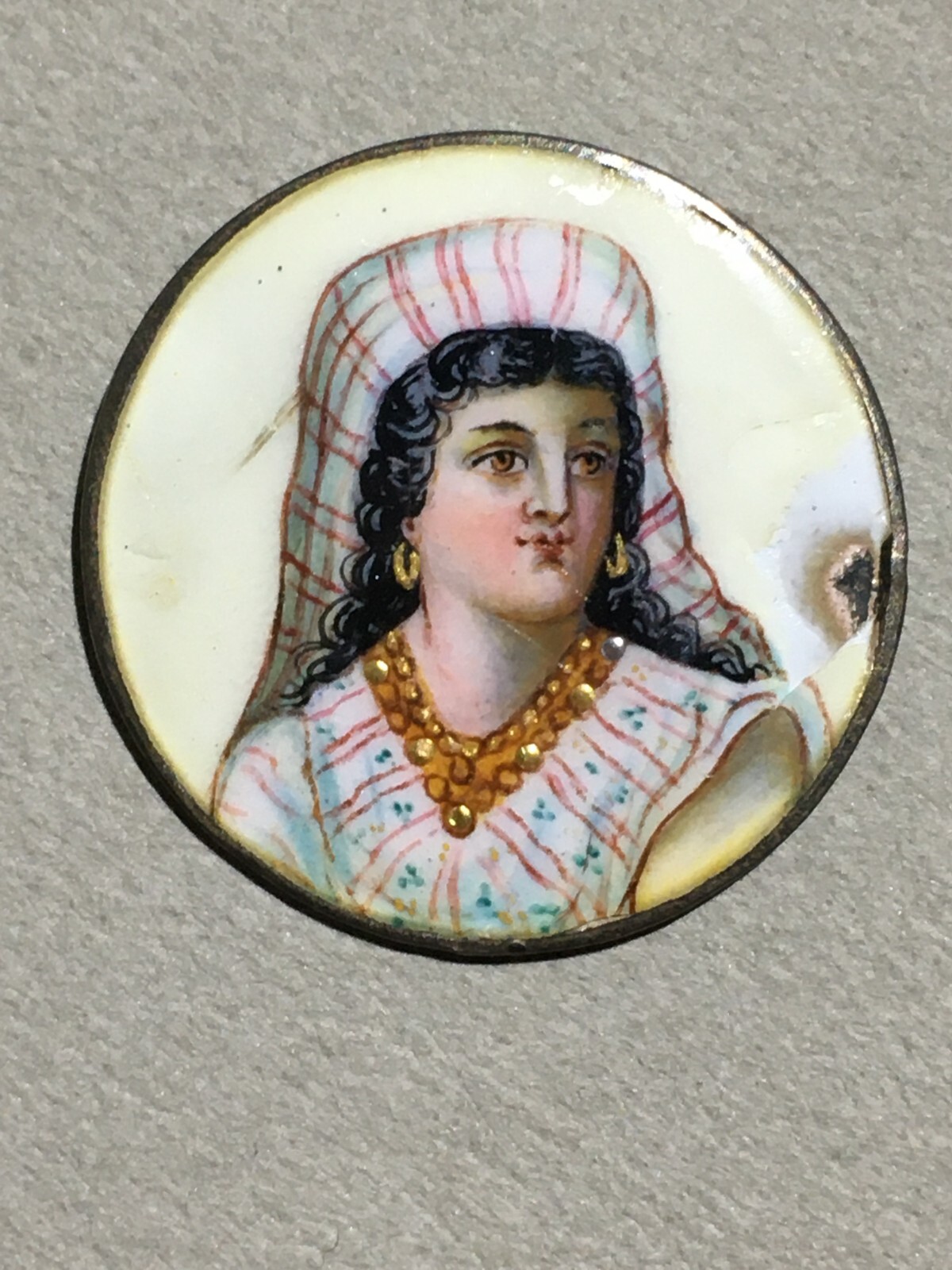 Ritratto Femminile In Costume Tradizionale: Miniatura A Smalto