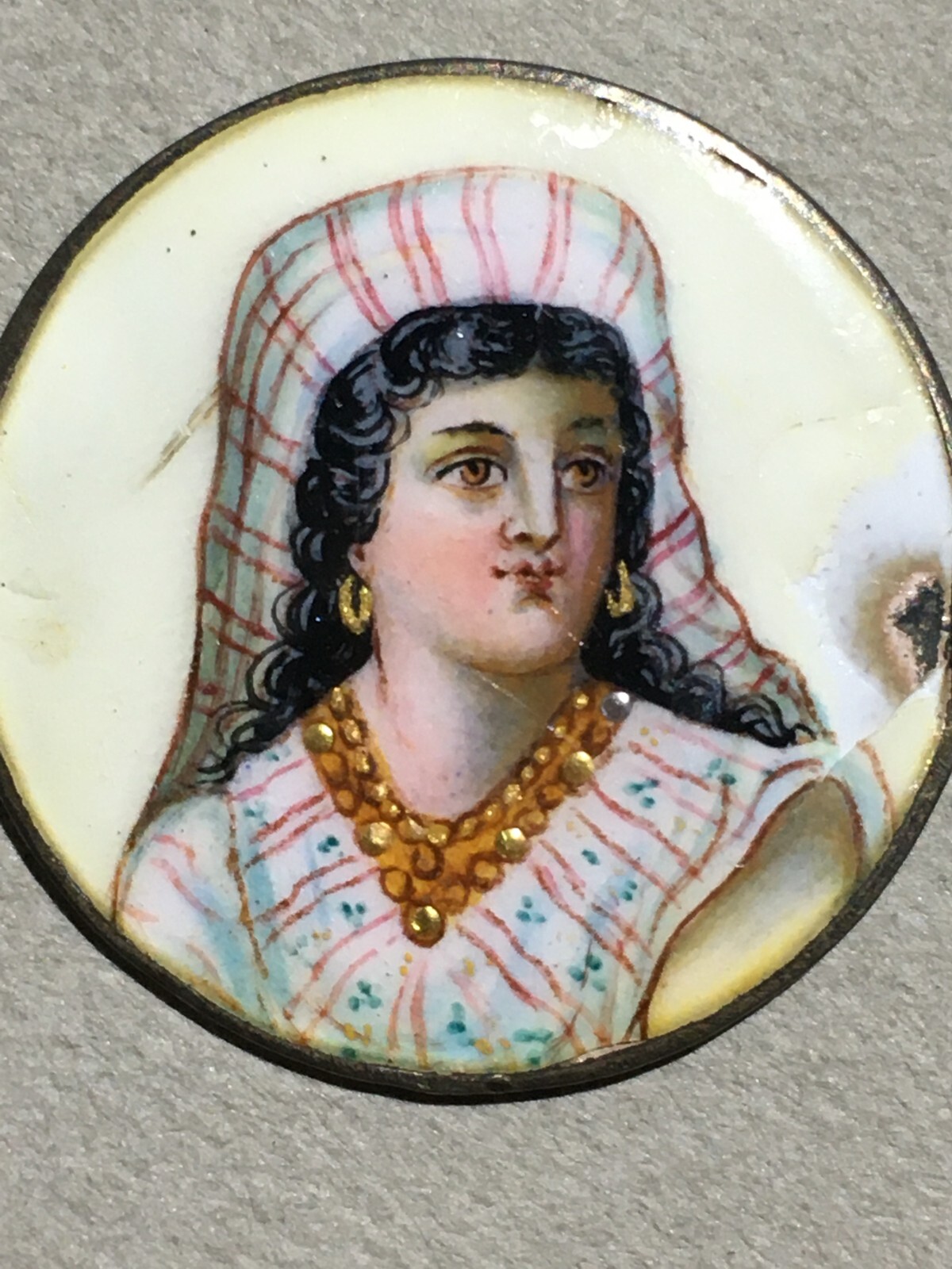 Ritratto Femminile In Costume Tradizionale: Miniatura A Smalto