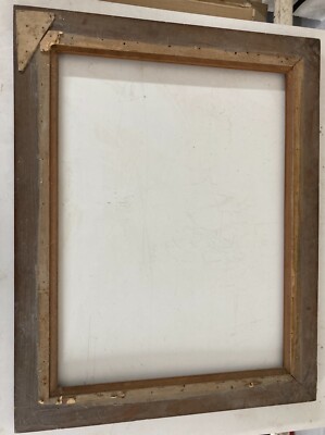 Cornice Antica In Legno Con Fascia Modellata E Stilizzata