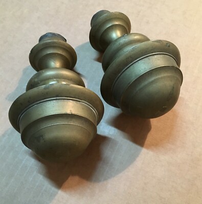 Coppia Di Pomoli Antichi In Ottone Della Metà Dell'Ottocento