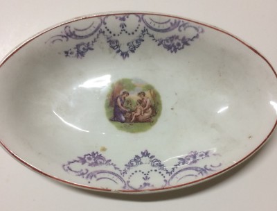 Piatto Ovale In Porcellana Con Decoro Floreale Liberty E Scena Mitologica