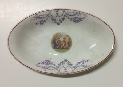 Piatto Ovale In Porcellana Con Decoro Floreale Liberty E Scena Mitologica