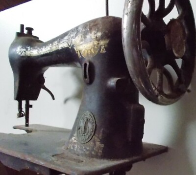 Singer: Antica Macchina Per Cucire d'Epoca Liberty