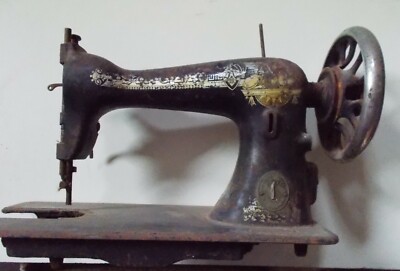 Singer: Antica Macchina Per Cucire d'Epoca Liberty