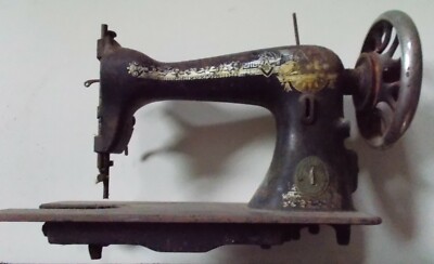 Singer: Antica Macchina Per Cucire d'Epoca Liberty