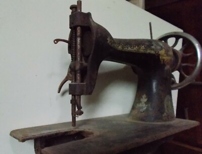 Singer: Antica Macchina Per Cucire d'Epoca Liberty