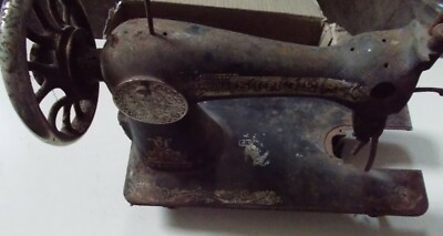 Singer: Antica Macchina Per Cucire d'Epoca Liberty