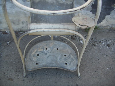 Toilette, Cosmesi E Igiene Personale: Antico Lavabo In Ferro Decorativo