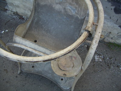 Toilette, Cosmesi E Igiene Personale: Antico Lavabo In Ferro Decorativo