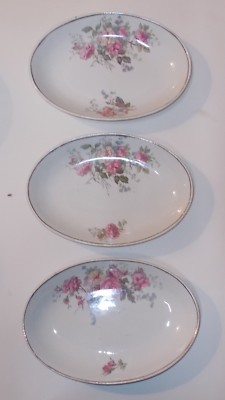 Insieme Di Ceramiche Floreali Della Manifattura Richard