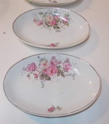 Insieme Di Ceramiche Floreali Della Manifattura Richard