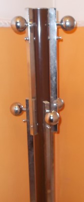 Modernariato: Piantana Porta Abiti Decorativa In Metallo Laccato E Cromato
