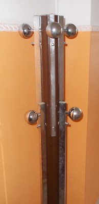 Modernariato: Piantana Porta Abiti Decorativa In Metallo Laccato E Cromato
