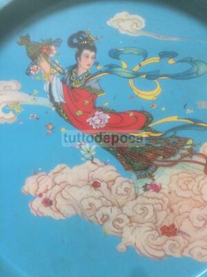 Vassoio Decorativo In Metallo Con Scena Orientale, Cina