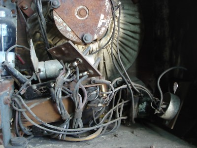 Radio d'Epoca In Legno Da Restaurare (Anni '40)