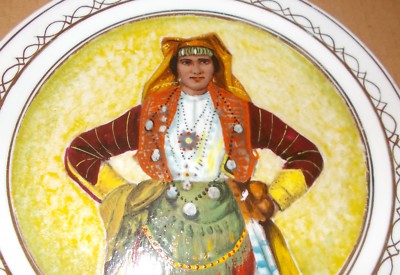 Folklore: Costumi Popolari Albanesi   Albania, Tirana   Piatto Policromo Decorativo