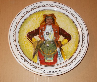 Folklore: Costumi Popolari Albanesi   Albania, Tirana   Piatto Policromo Decorativo