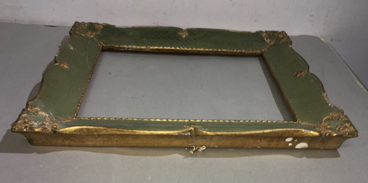 Cornice d'Epoca In Legno Laccato E Dorato Con Fregi