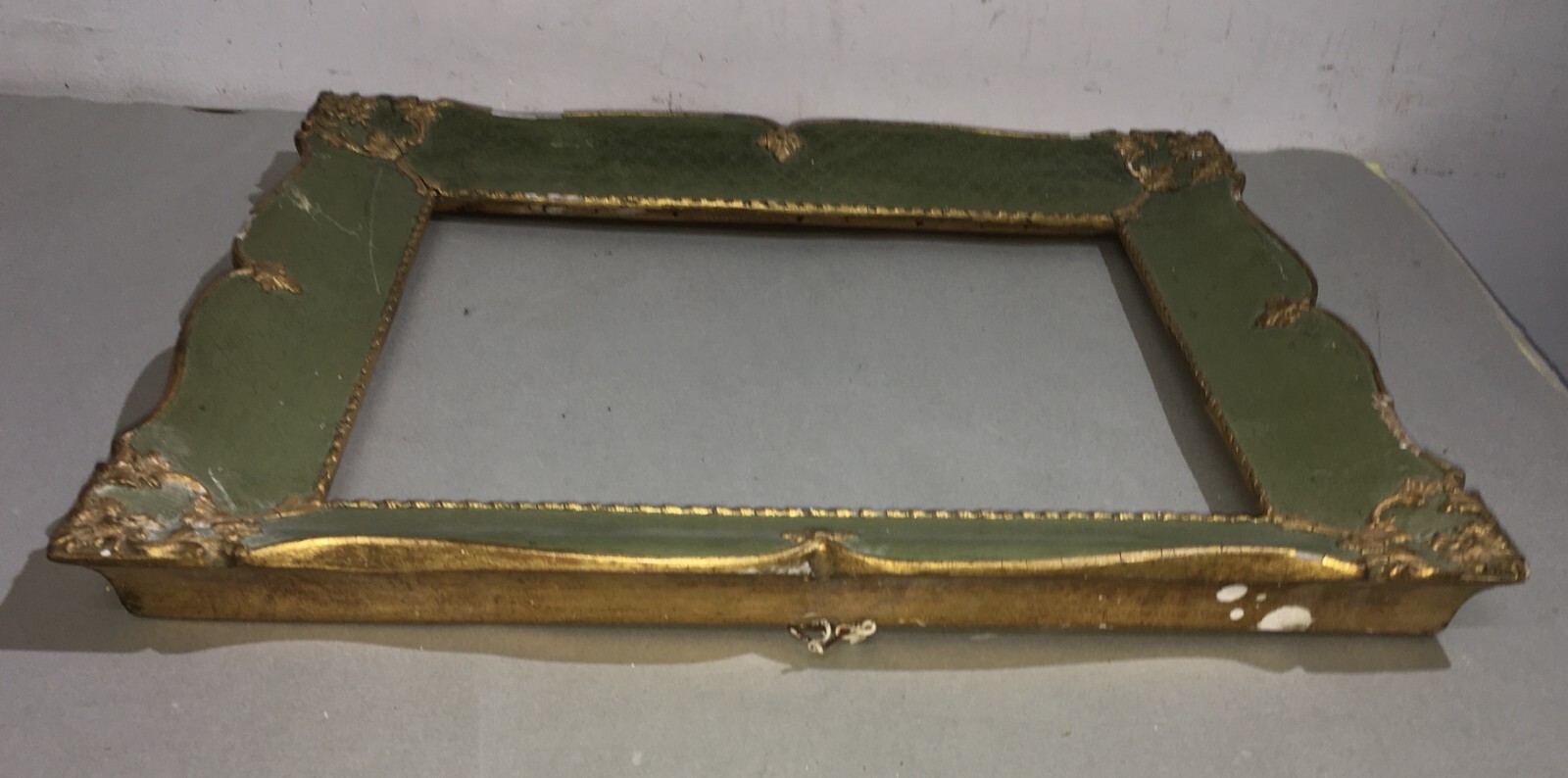 Cornice d'Epoca In Legno Laccato E Dorato Con Fregi