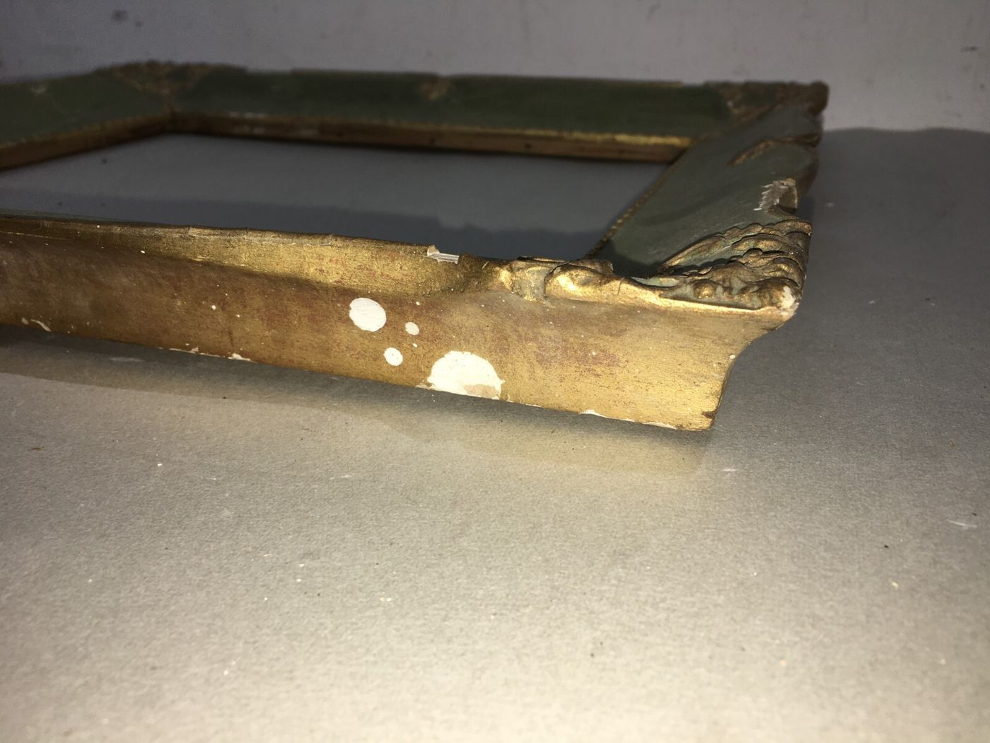 Cornice d'Epoca In Legno Laccato E Dorato Con Fregi